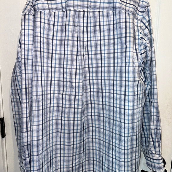 Duluth trading company button up shirt. Size L - Picture 4 of 4